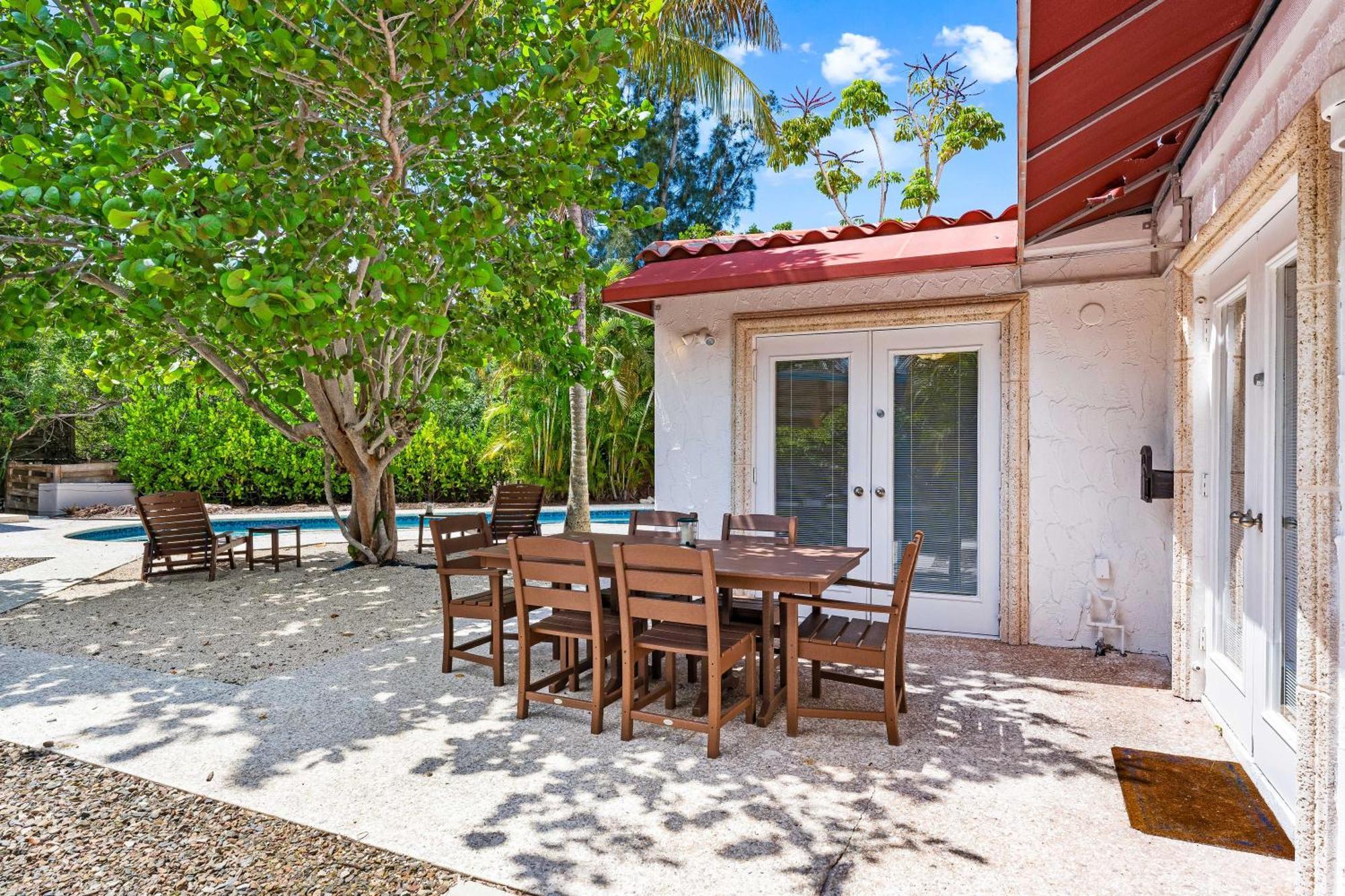 Crescent Beach Villas Сиеста-Ки Экстерьер фото