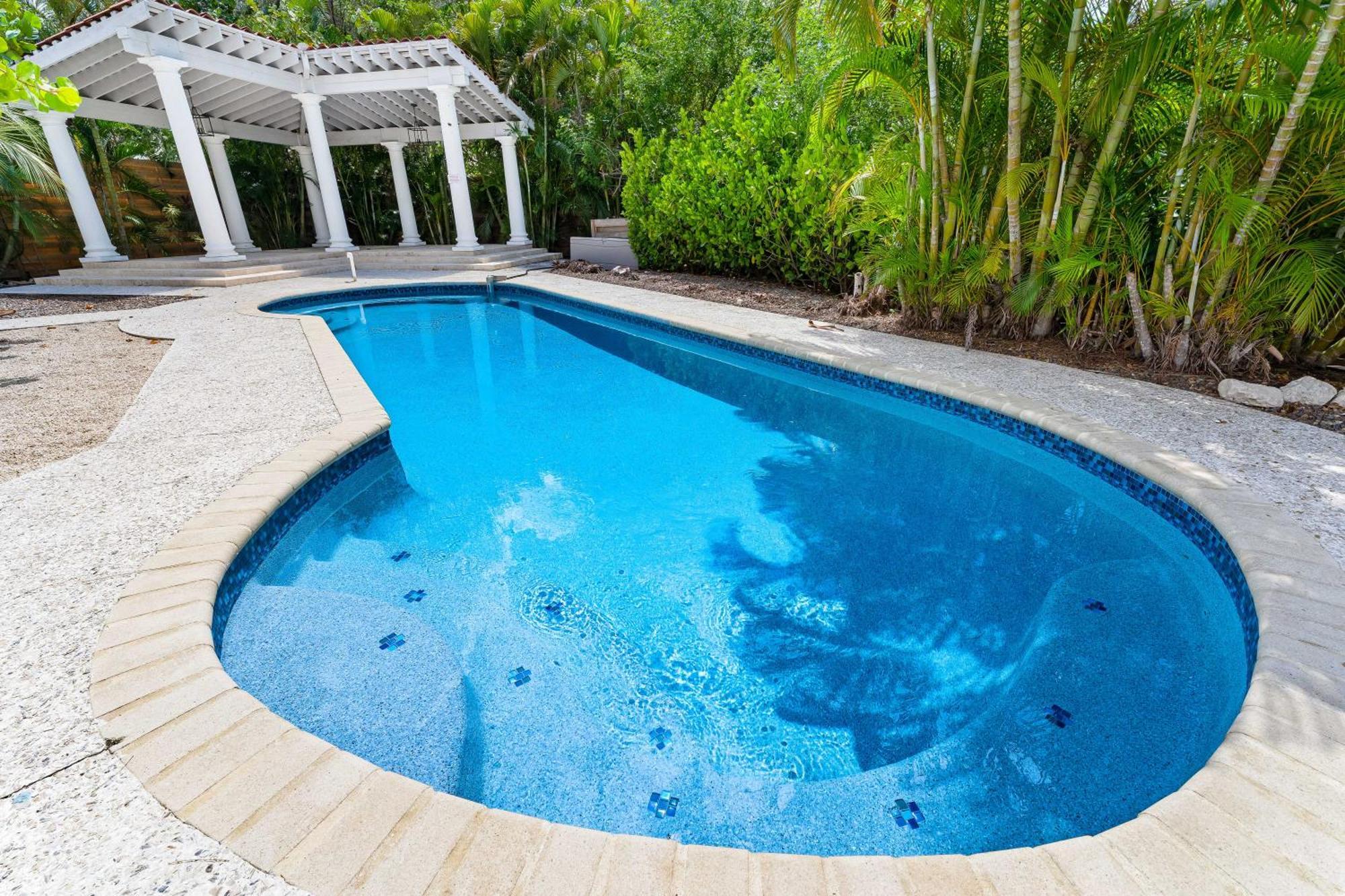 Crescent Beach Villas Сиеста-Ки Экстерьер фото