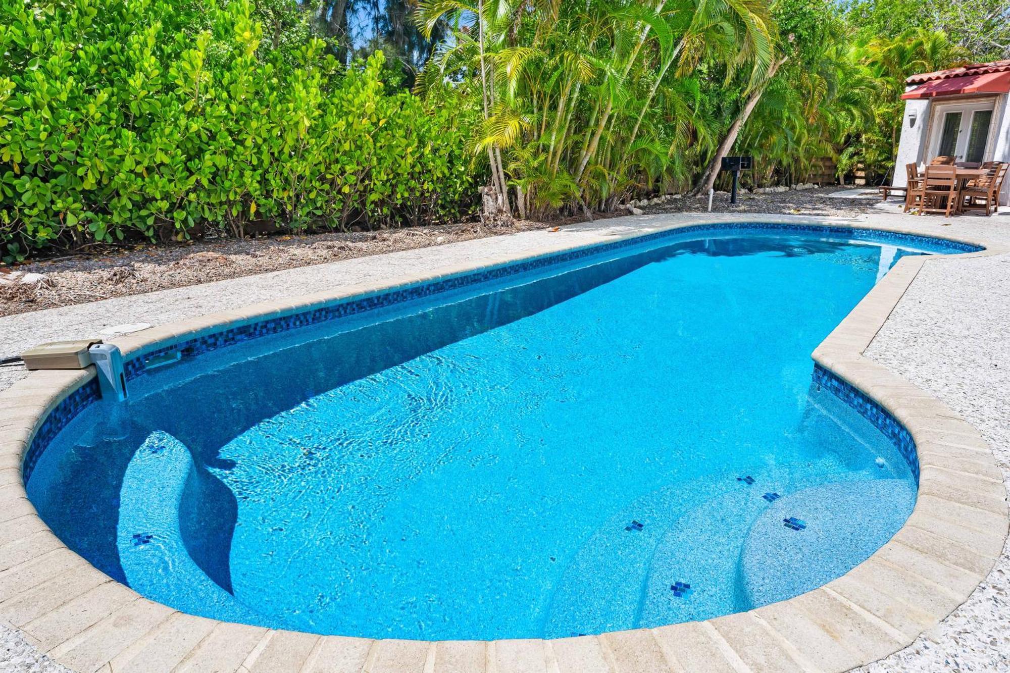 Crescent Beach Villas Сиеста-Ки Экстерьер фото