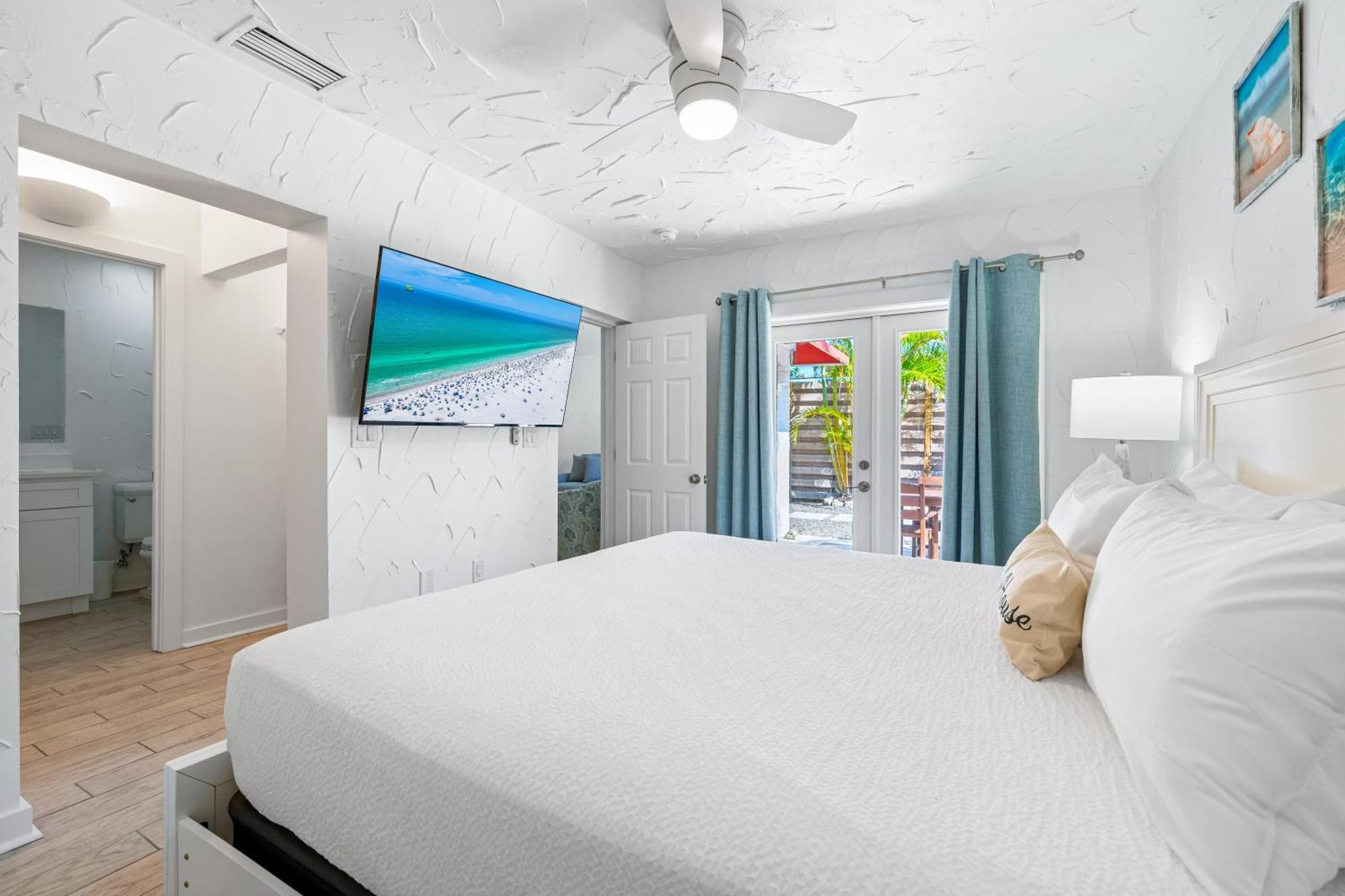 Crescent Beach Villas Сиеста-Ки Экстерьер фото