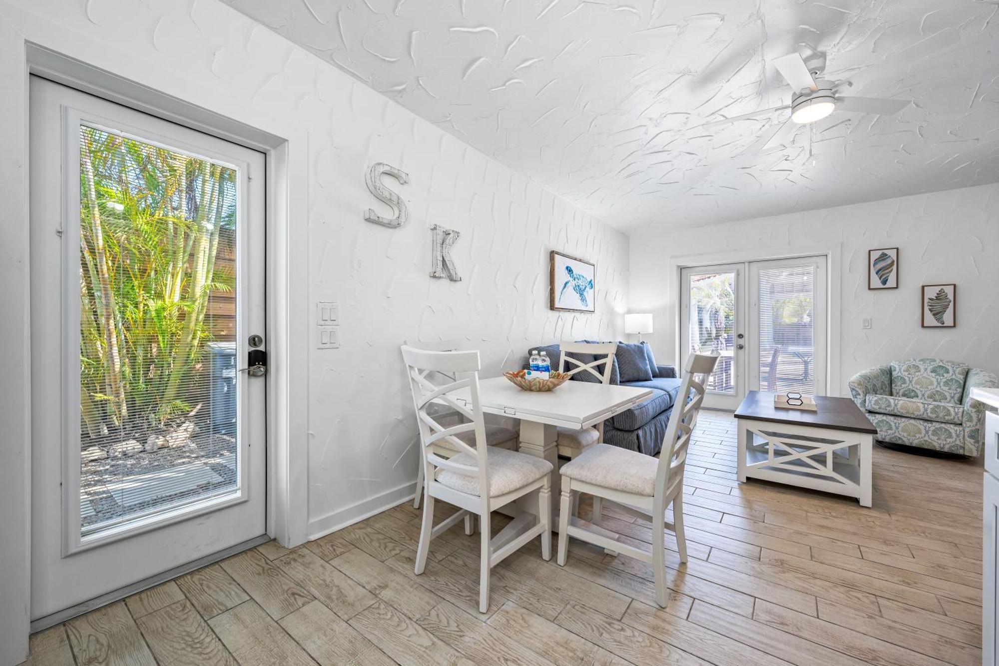 Crescent Beach Villas Сиеста-Ки Экстерьер фото